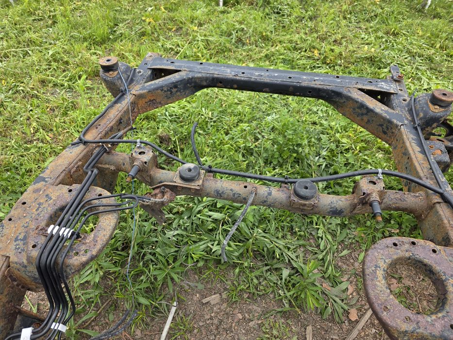 Nissan Patrol Y 60 tył ramy