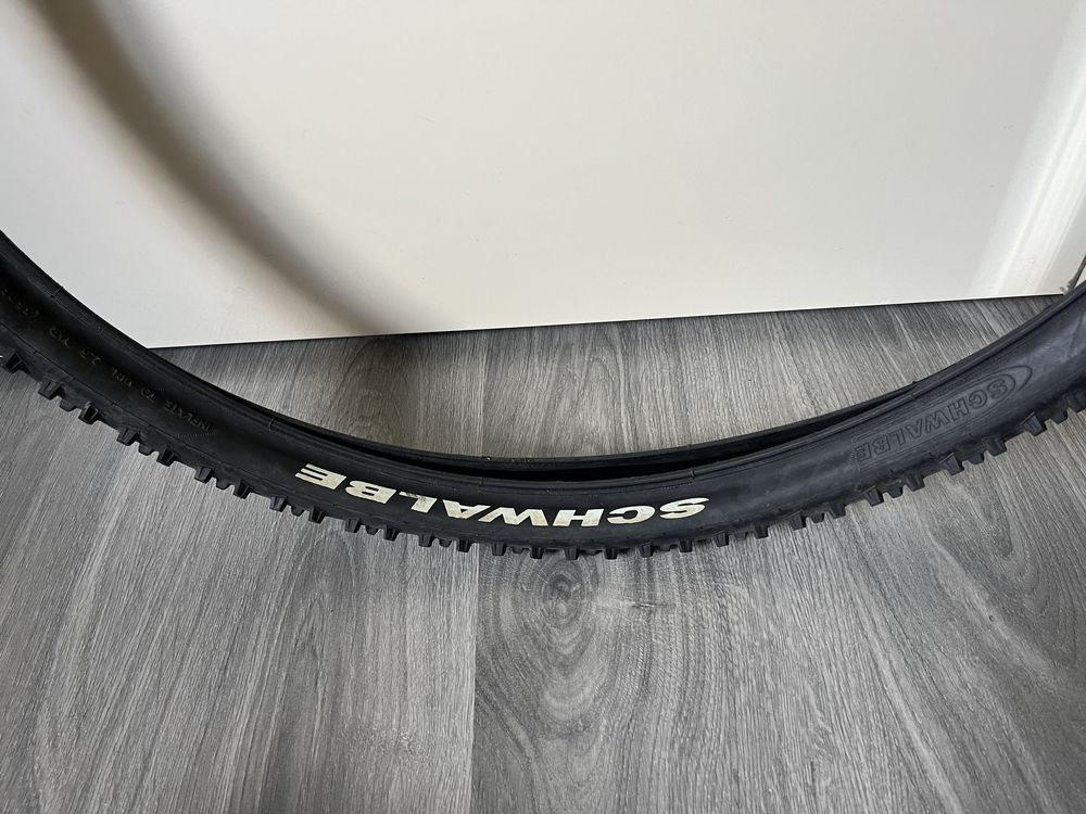 Велосипедна шина Schwalbe 26x2.1