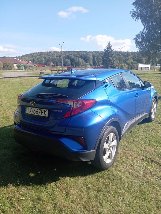 Toyota C-HR – nowoczesny crossover, niezawodny i oszczedny .