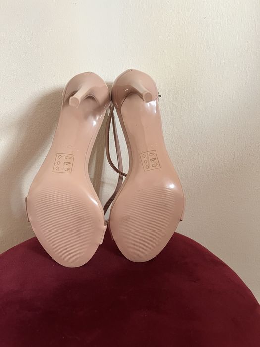 Sandalias Aldo com palmilha meia sola. N°36. Nunca usadas