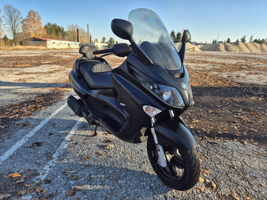 Piaggio Xevo 125 z 2016r na kat B czarny mat