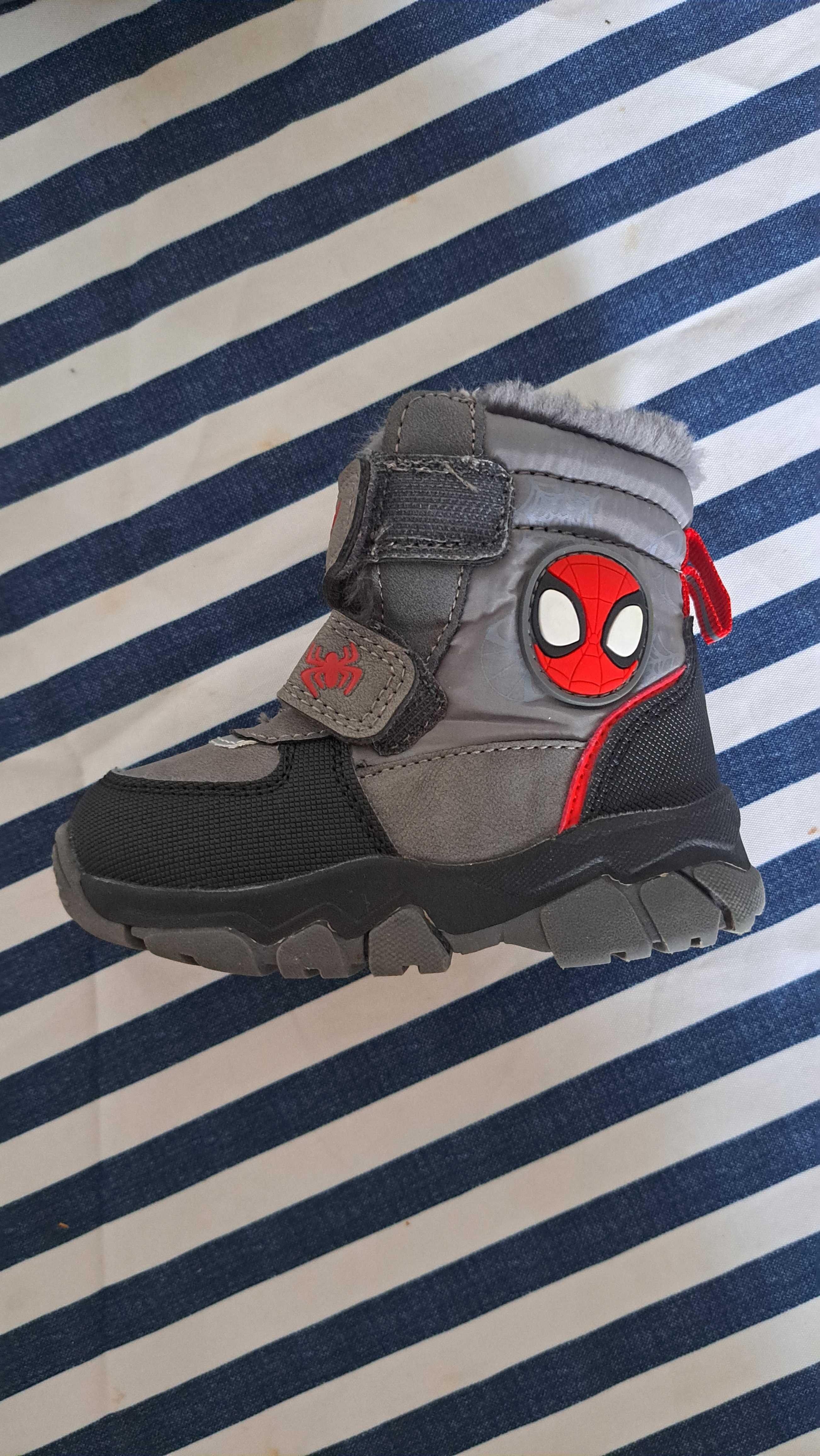 Botas para bebê tam EUR 18/19 e 21; Camisa Mango + protetor de berço