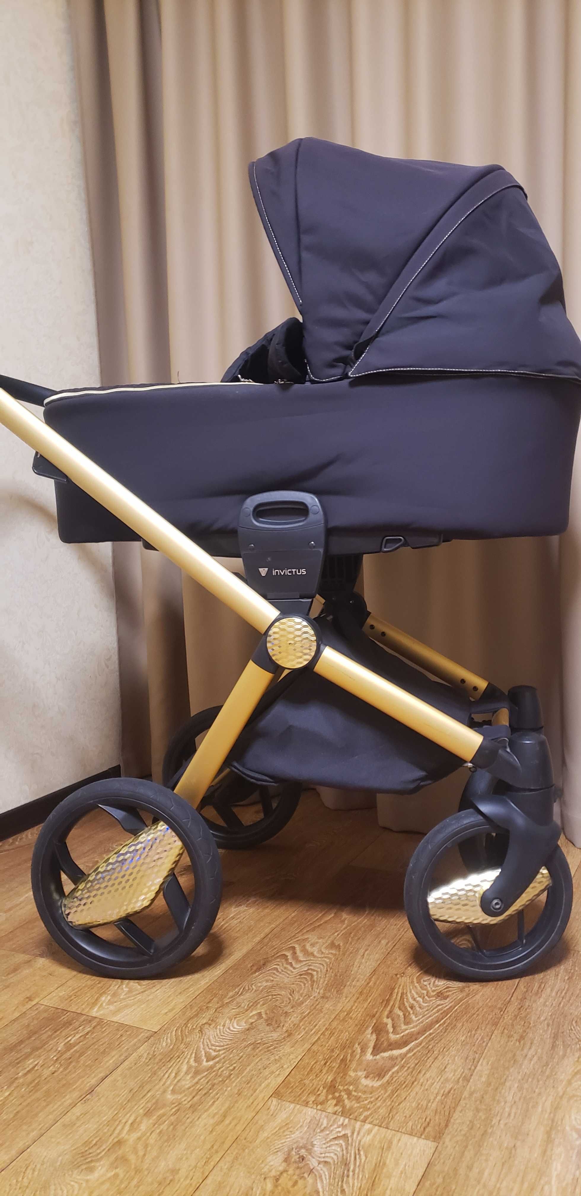 Коляска INVICTUS V-Pram