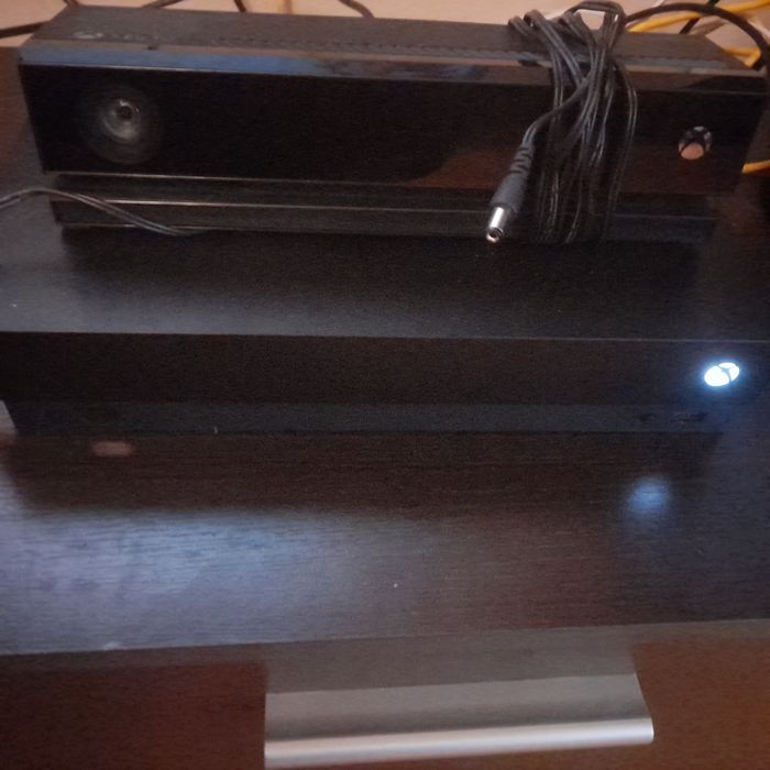 XBOX One X 1TB 4K+Kinect+2Pady+Zestaw Gier