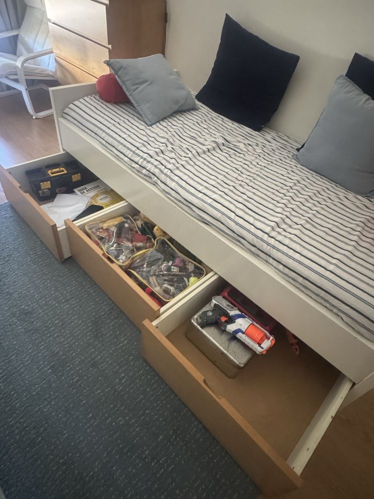 Cama individual com 3 gavetas IKEA