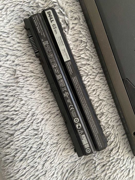 Laptop Dell Vostro  15.6 cali. Uszkodzony z ładowarką.
