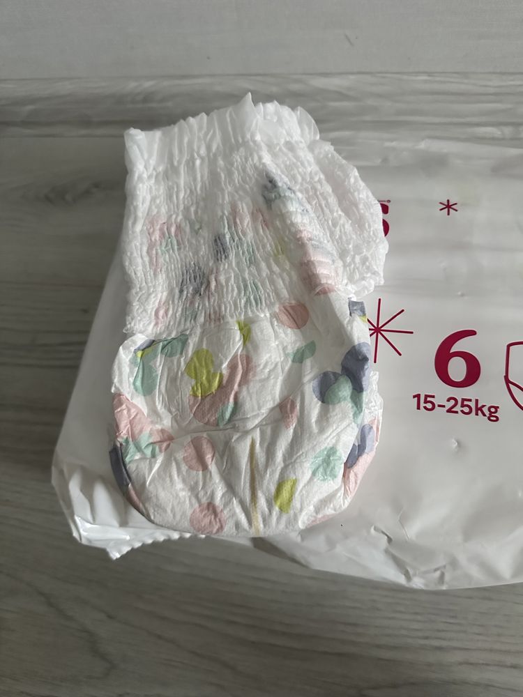 Продам памперси - трусики Хагіс huggies 6 для дівчинки 30 штук