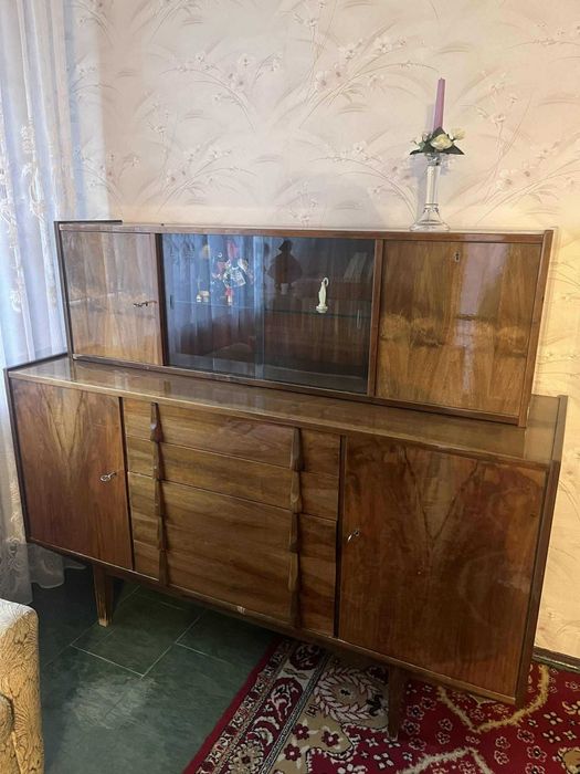 Kredens orzech – połysk