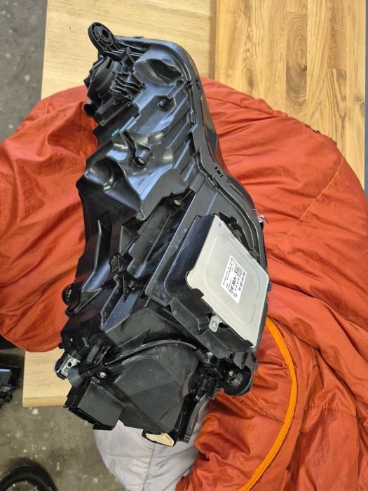 Audi A5 S5 lampa led matrix B10 2024 -2025 ładna 1 uchwyt dolny.