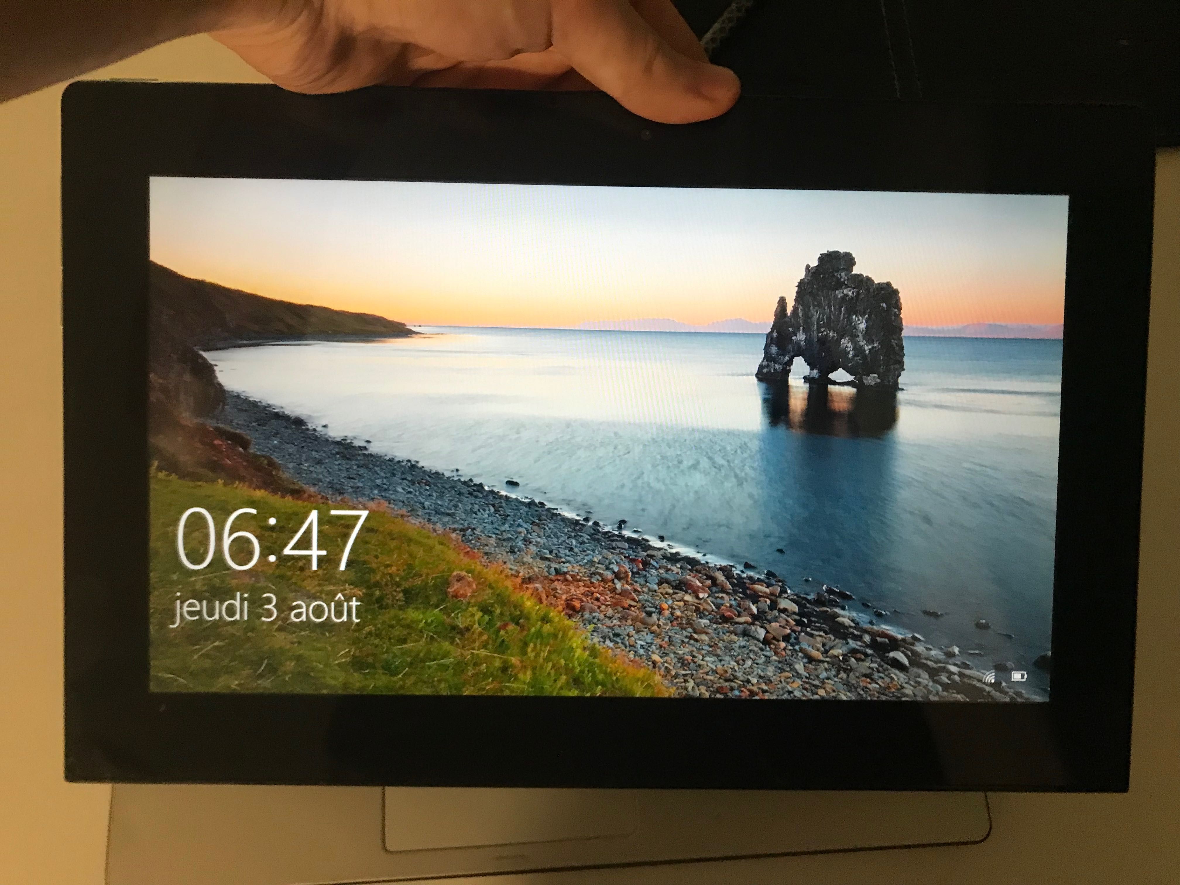 OKAZJA!!! Laptop z wyciąganym i dotykowym ekranem Medion Akoya E2212T
