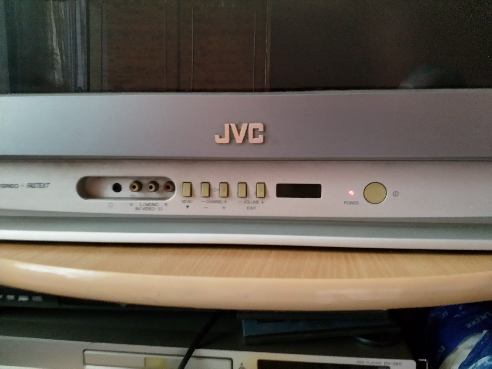 Телевизор большой кинескопный JVC