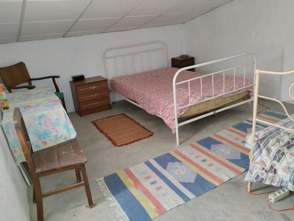 Vendo casa T4 em Comenda, em bom estado