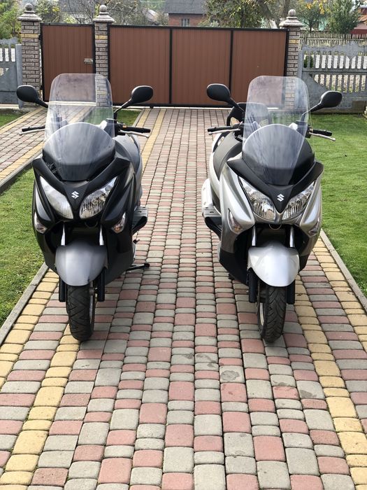 Скутер  Suzuki Burgman 2015 рік