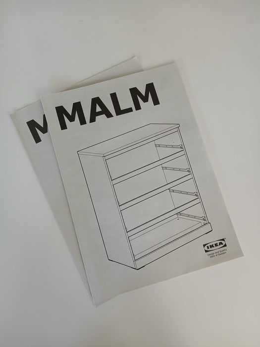 Cómoda IKEA de 4 Gavetas, modelo "MALM"