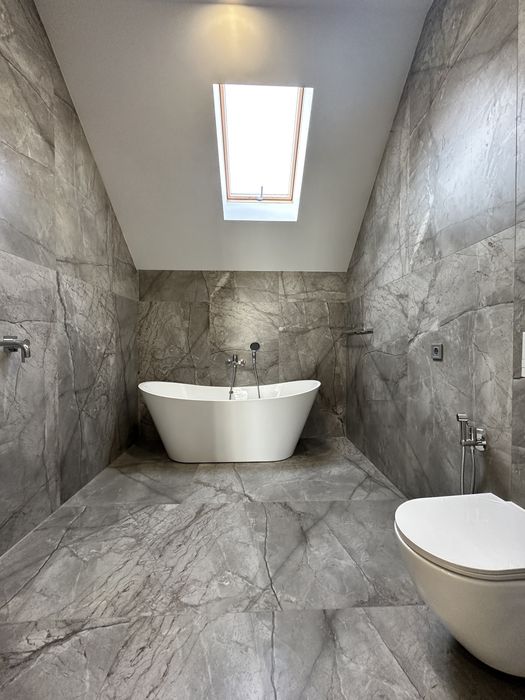 Будинок в закритому котеджному містечку з шикарним новим ремонтом