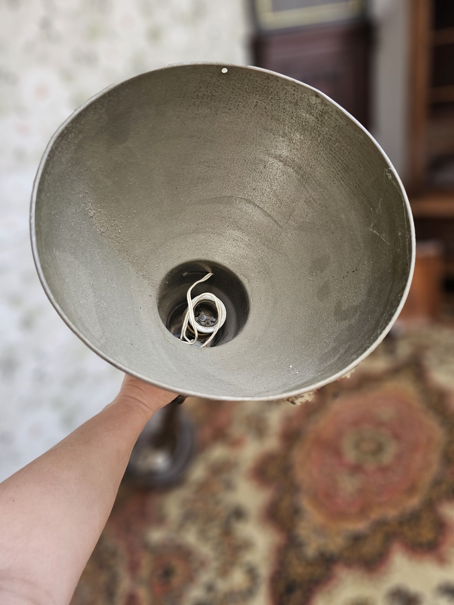 Industrialna lampa podłogowa na drewnianej nodze  #1328 Stylowy Węgrów