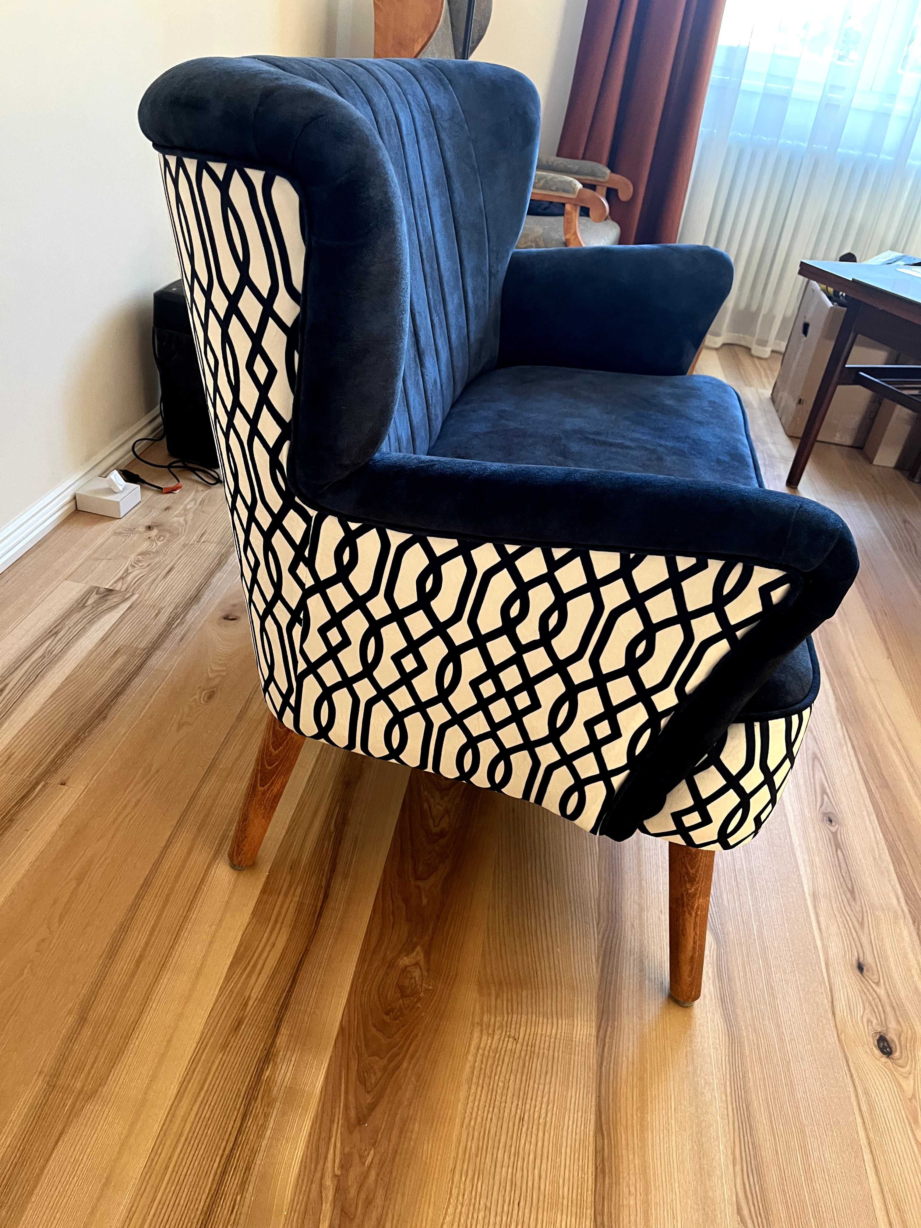 Piękna sofa 2-osobowa