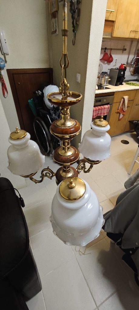 Vendo este candeeiro para sala com três lâmpadas