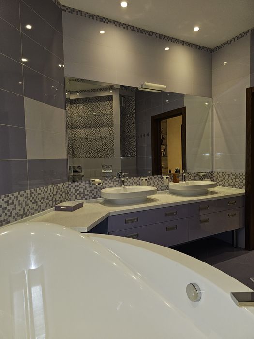 ПРЕСТИЖ ХОЛЛ. ЦЕНТР 4 ком.  210 м.