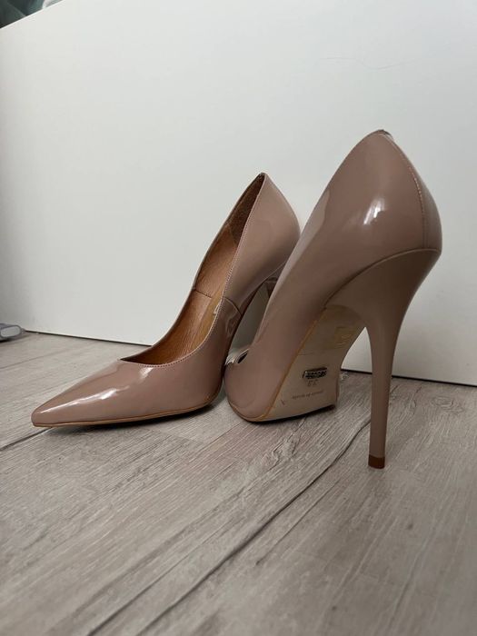 Туфлі лаковані  39 розмір