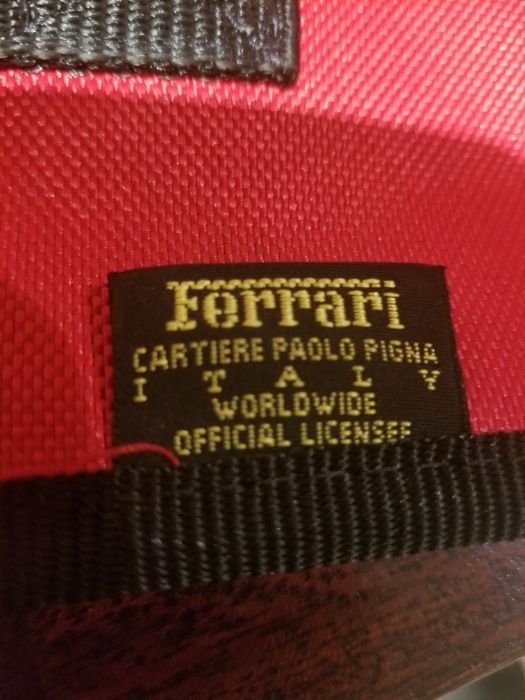 Bolsa pequena da FERRARI ( Produto Licenciado), como nova, sem alça