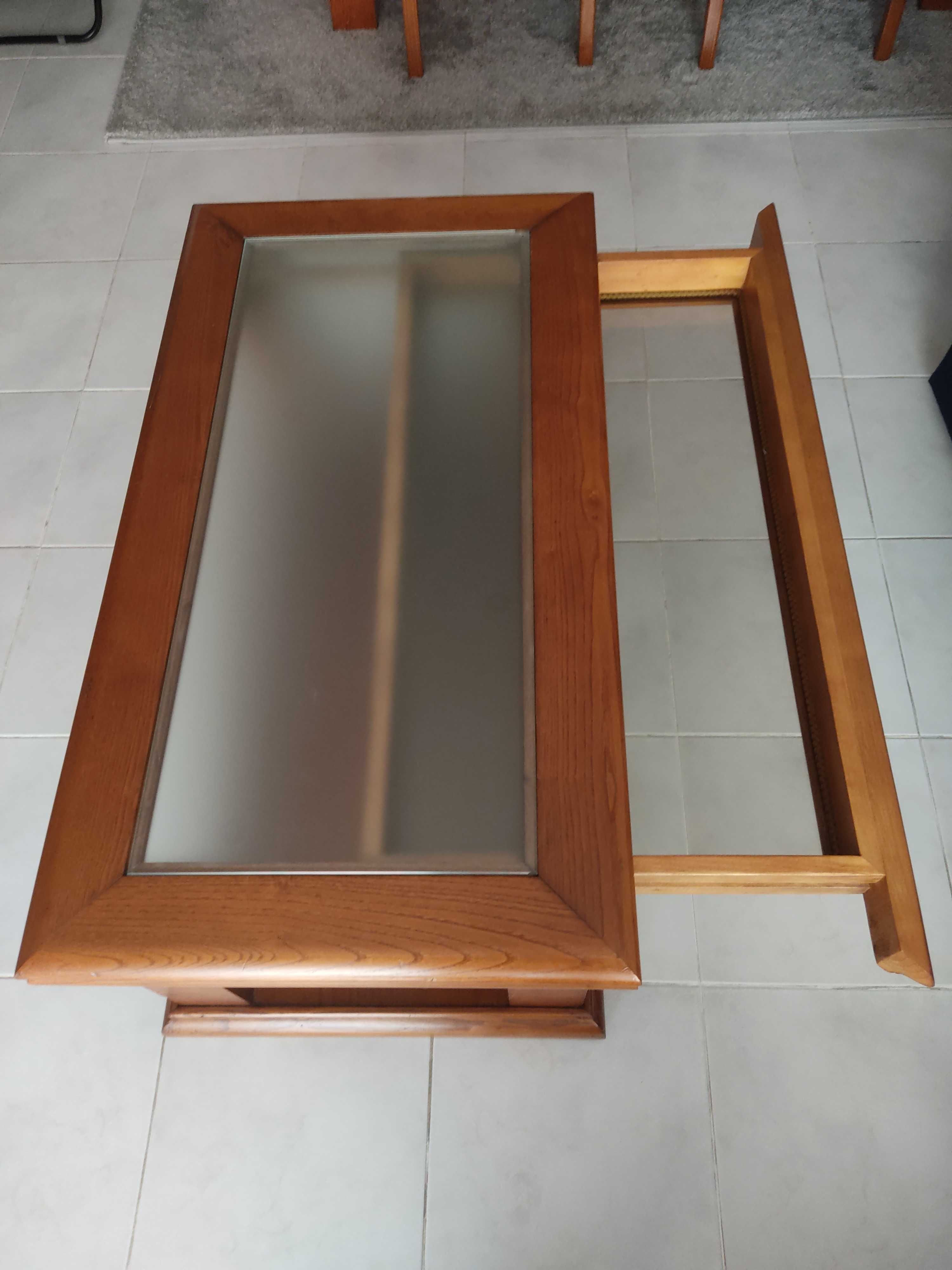 Mesa de centro com vidro