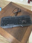 Teclado Gaming Avonn Trust