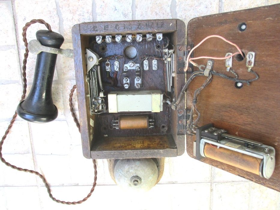 Telefone antigo Bell Ericsson – peça Museu