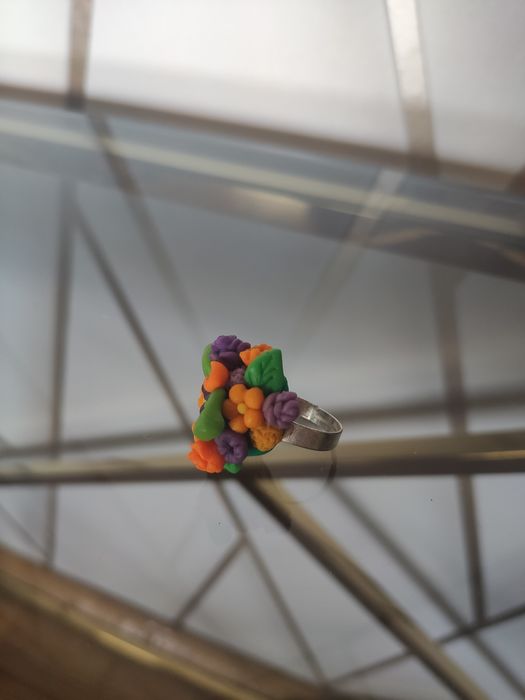 Pierścionek-bukiet ręcznie robiony modelina