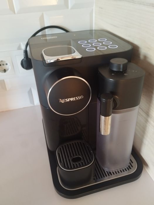 Vendo máquina de café Nespresso Delonghi Gran Latissima