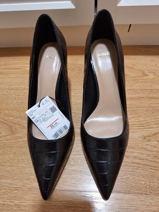 Vende-se sapato de tacão Mango, 38, novo.