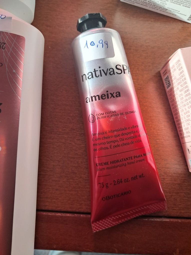 Perfumes  ,e creme de mãos.