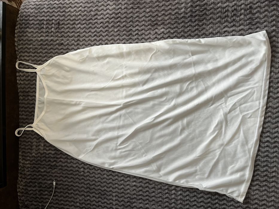 Плаття, миди.