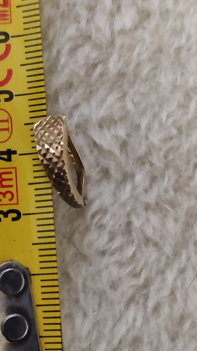 Jeden kolzyk złoto.