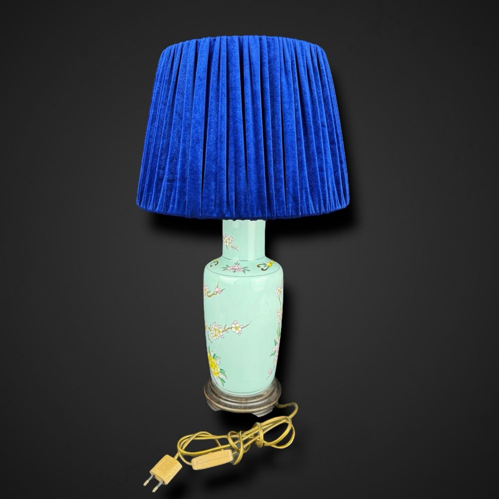 Orientalna lampa stołowa z porcelany z motywem ptaka i kwiatów b51/070