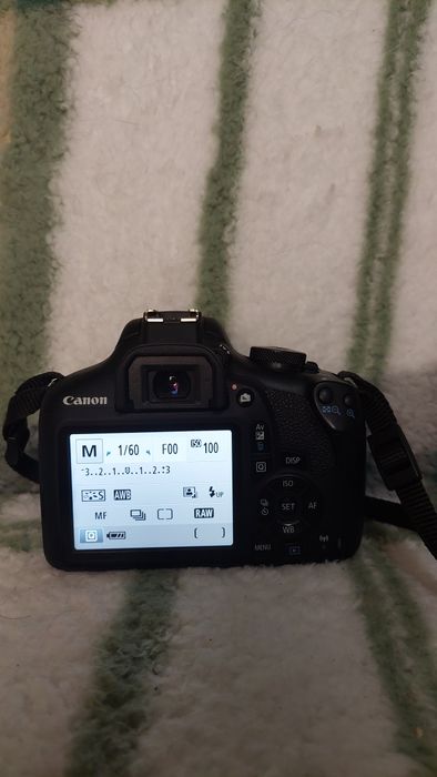 Aparat CANON EOS 2000D wraz z obiektywem 18-55mm