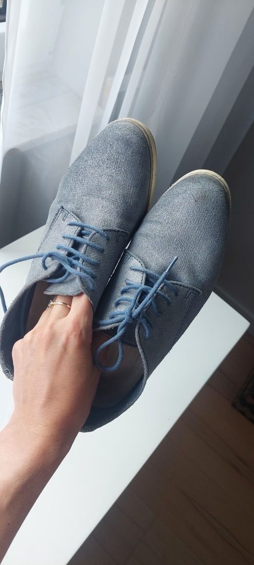 Niebieskie brokatowe miękkie sneakersy Marco Tozzi
