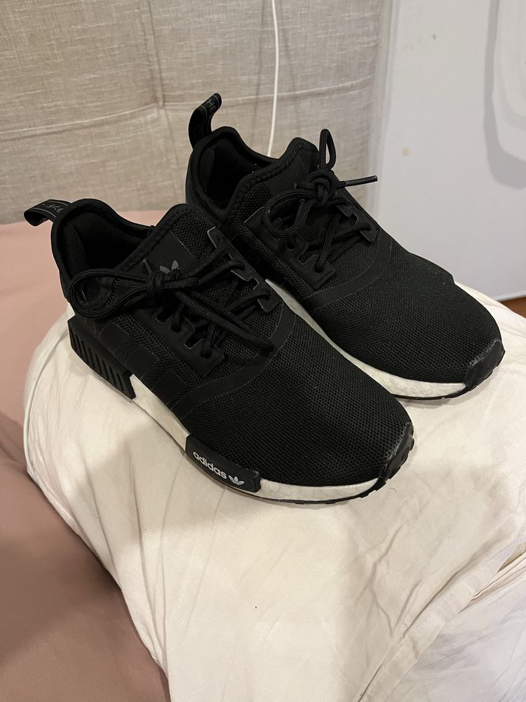 sapatilhas adidas semi nova poucp usada o tamanho 36 esta bem conserva