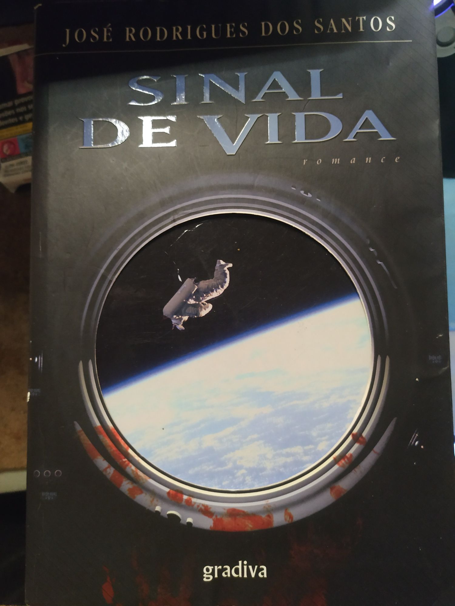 Três Livros (George orwell, José Rodrigues dos Santos)