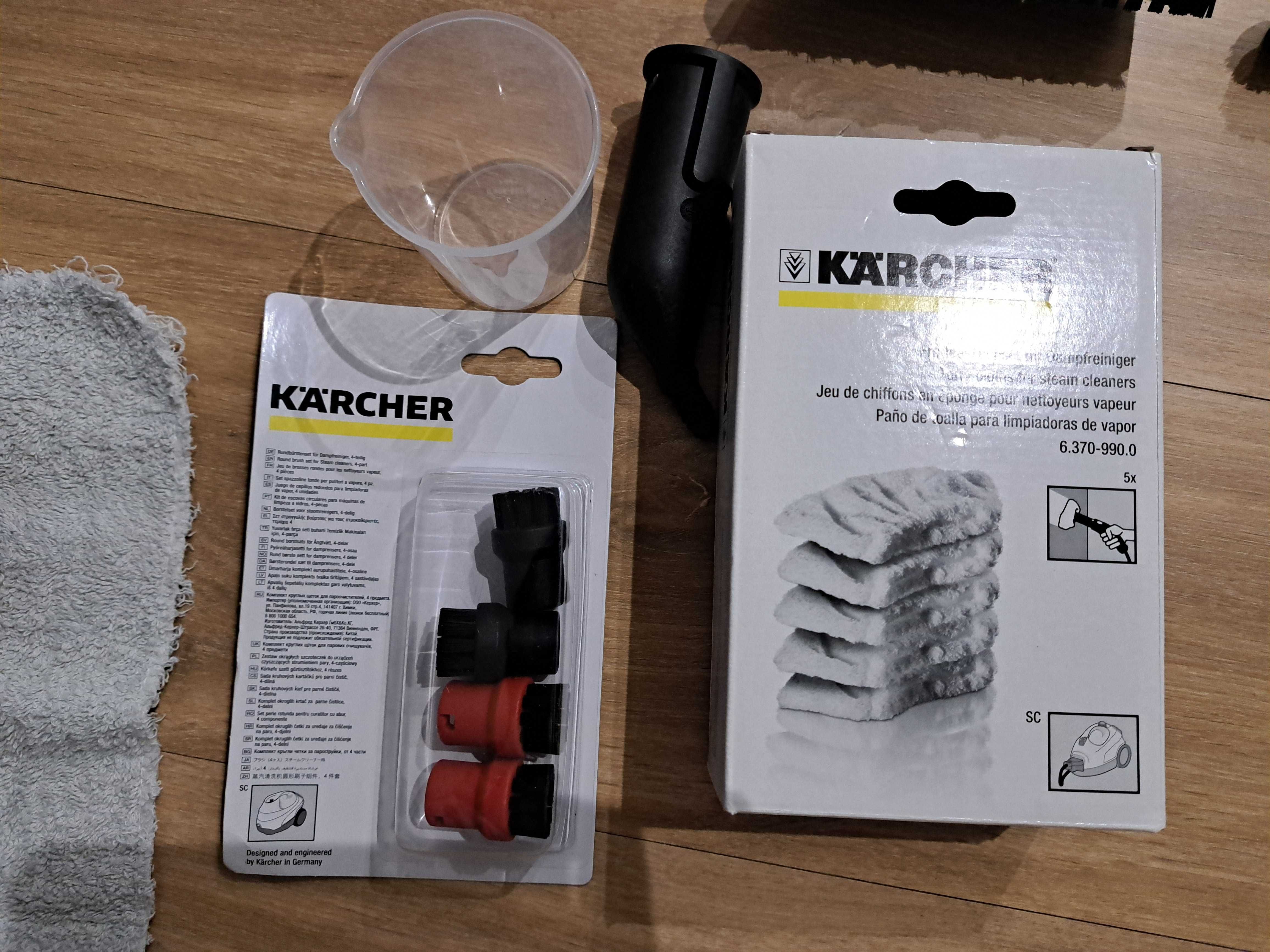 Czyścik parowy Karcher SC 1 EasyFix z zestawem do czyszczenia podłóg