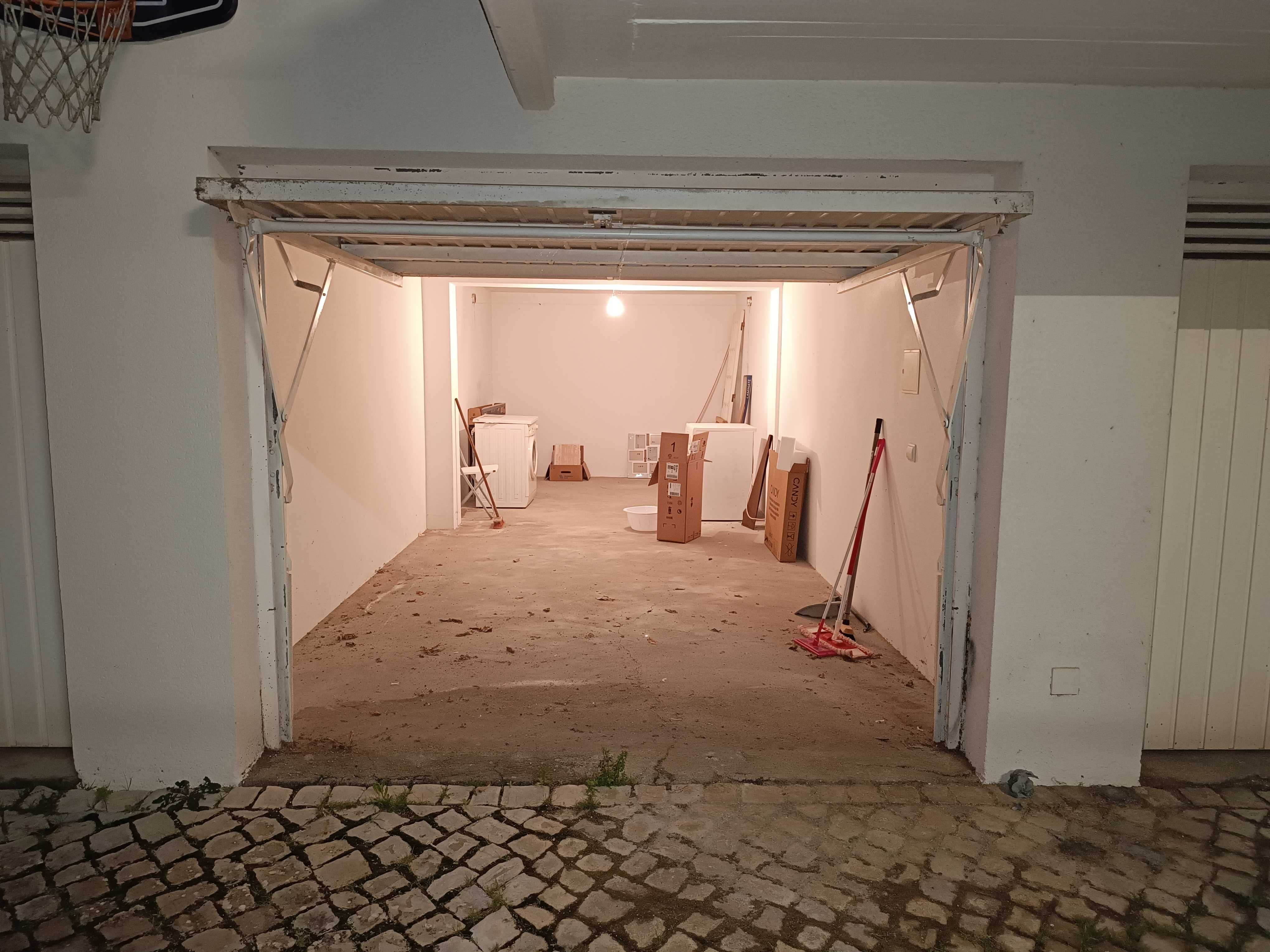 Aluguer de Garagem - Santa clara