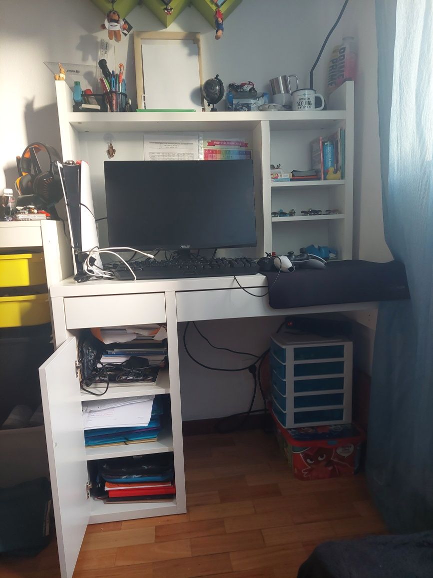 Secretaria IKEA Mike com estante