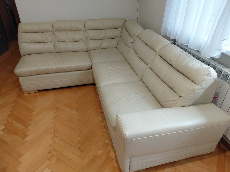 Kanapa rogowa ze skóry beżowej