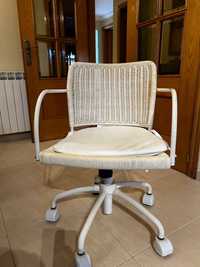 Cadeira Ikea Gregor Branca c/rodas e altura reguláveis