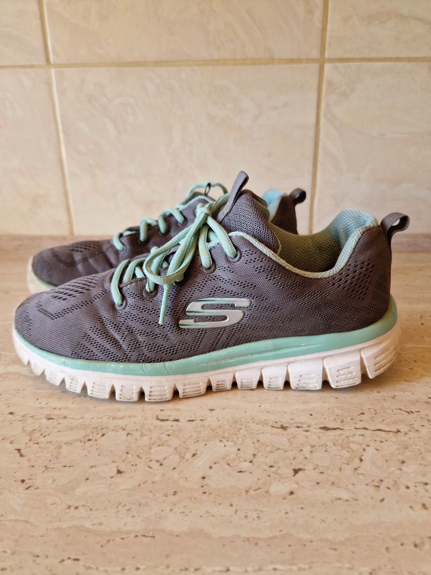 Buty sportowe Skechers r 38