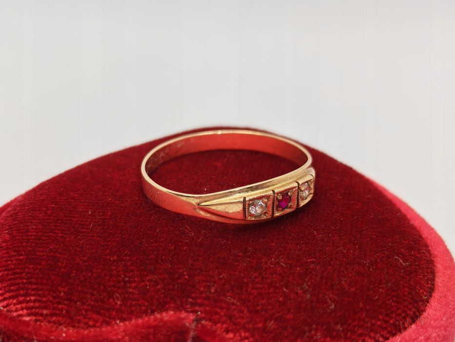 Złoty pierścionek pr. 585 waga 1,38g rozmiar 20 używany