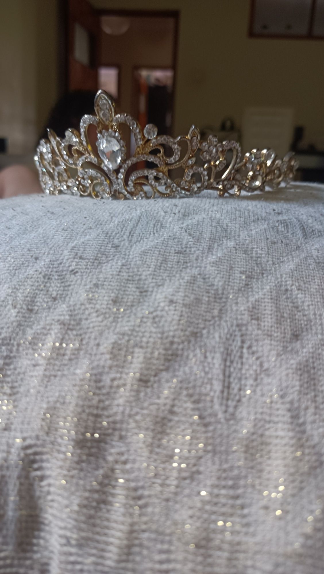 Tiara com brilhantes
