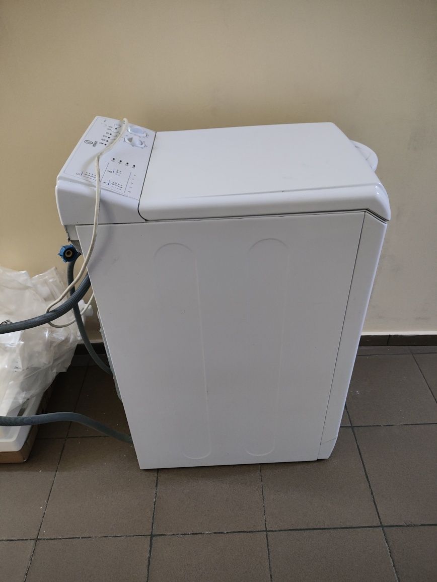 Пральна машинка Indesit WITP82. Вертикальне завантаження