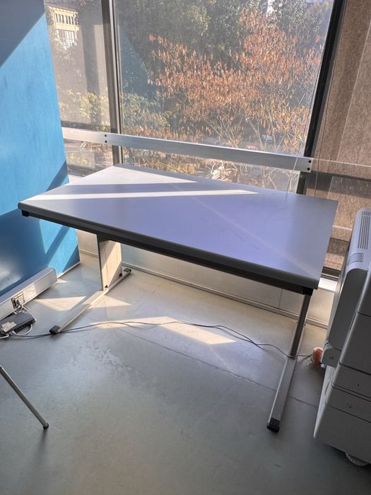 Secretária de Escritório Cinza