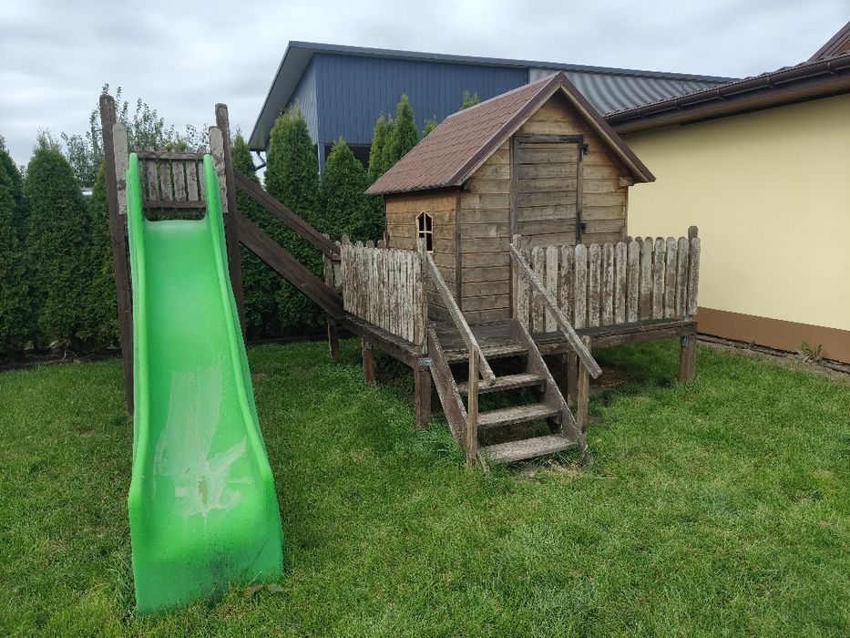 Domek dla dzieci wraz ze zjeżdżalnia
